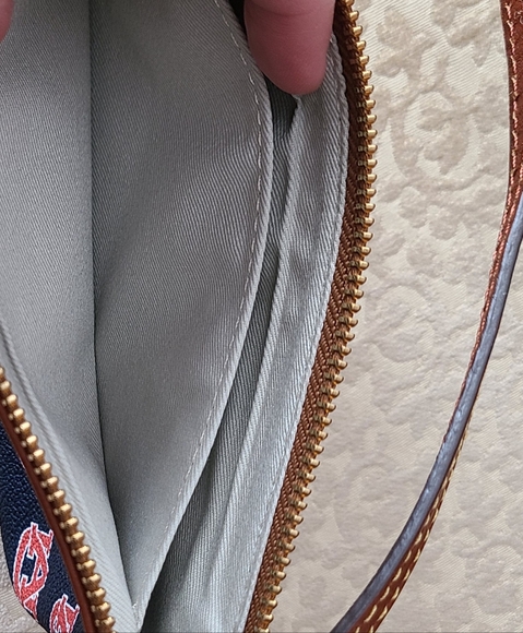 EUC Dooney & Bourke Auburn Tigers Wristlet - Picture 3 of 4